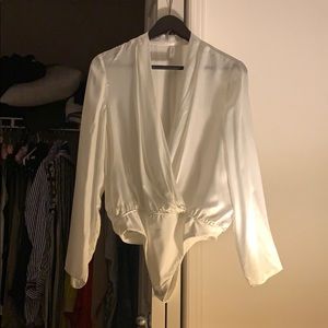 Aritzia Talula Crossover Bodysuit in Oak/White